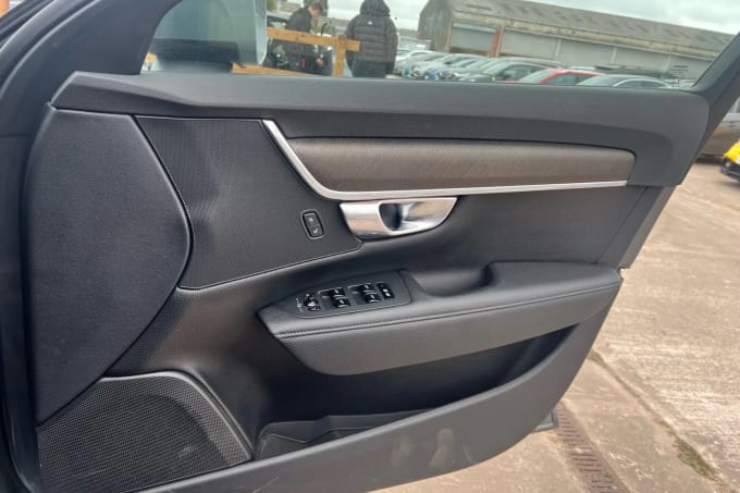 2018 Volvo V90