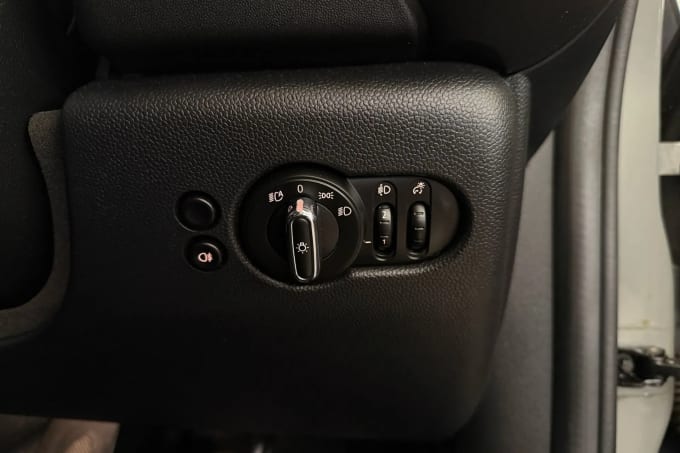 2022 Mini Hatch