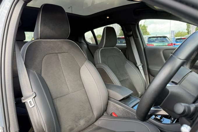 2023 Volvo C40