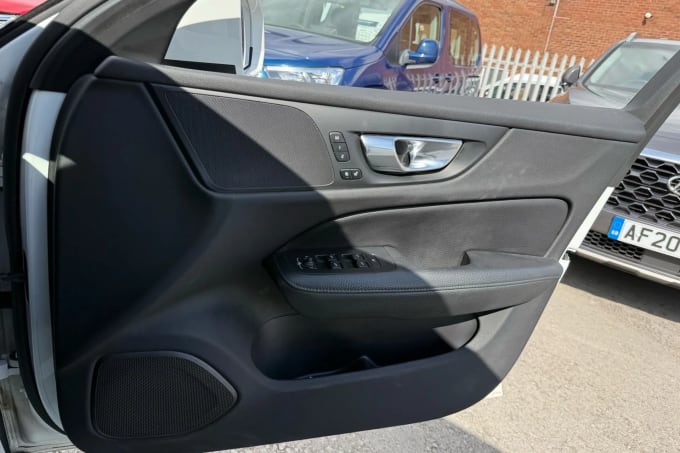 2021 Volvo V60