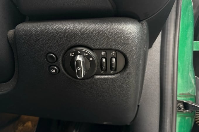 2022 Mini Hatch