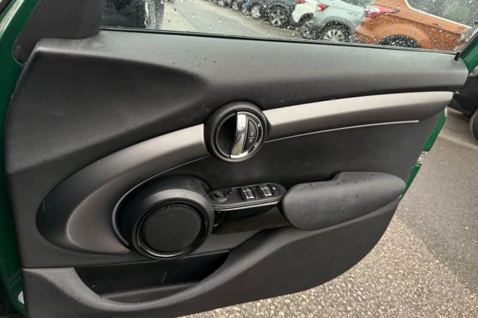 2022 Mini Hatch