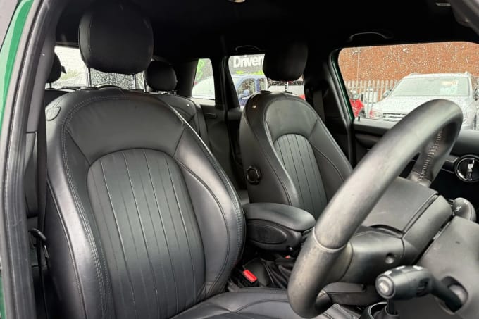 2022 Mini Hatch