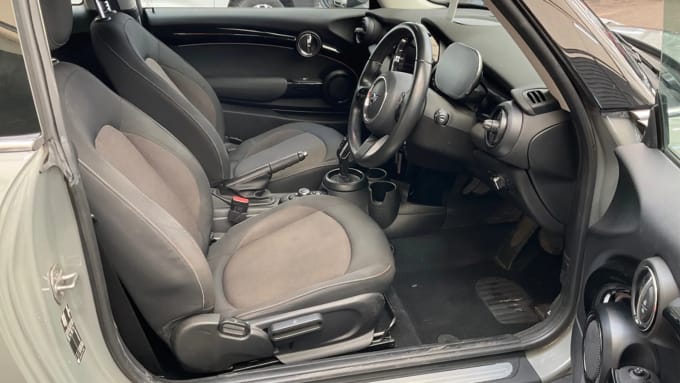 2022 Mini Hatch