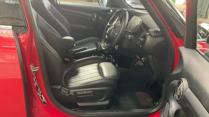 2023 Mini Hatch
