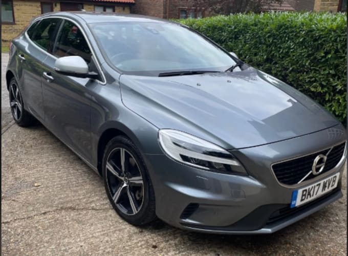 2017 Volvo V40