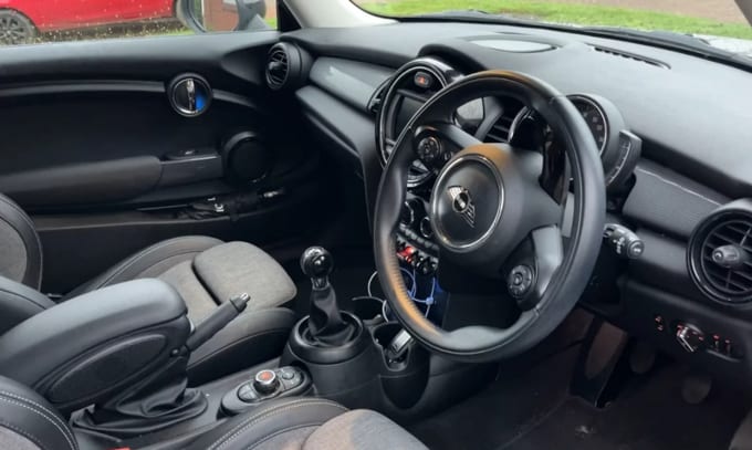 2018 Mini Hatch