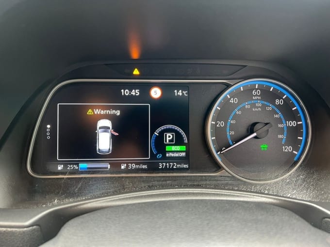 2025 Nissan Leaf