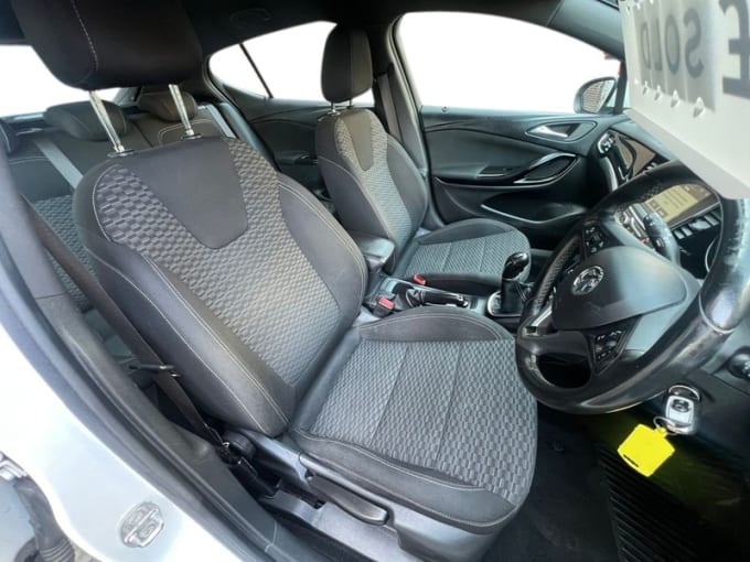 2025 Vauxhall Astra