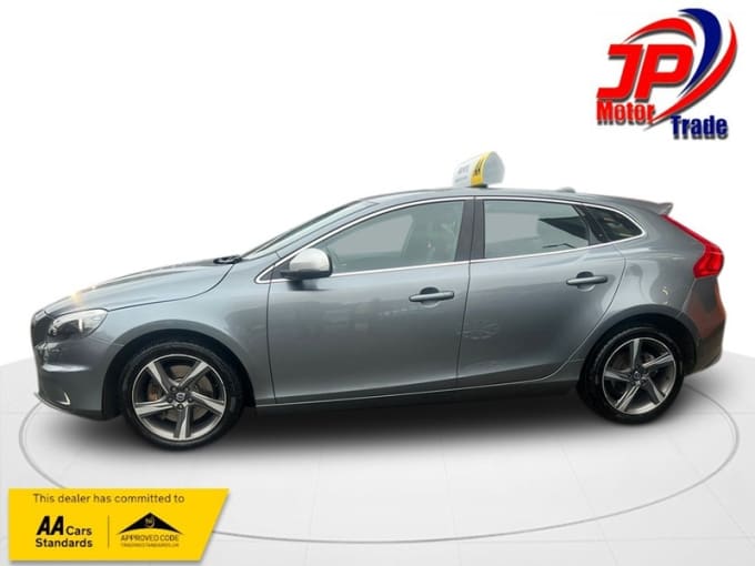 2024 Volvo V40