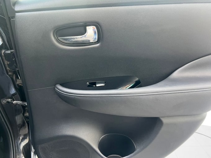 2025 Nissan Leaf