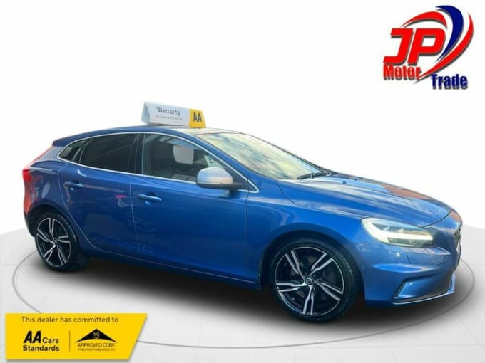 2024 Volvo V40