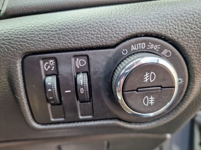 2025 Vauxhall Astra