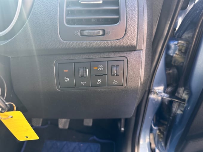 2025 Kia Venga