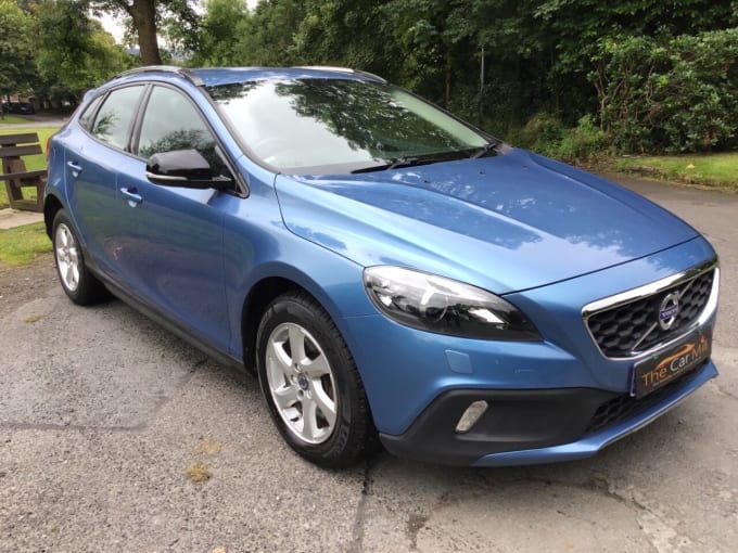 2024 Volvo V40