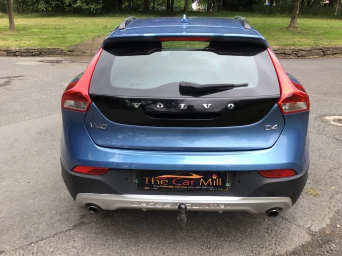 2024 Volvo V40