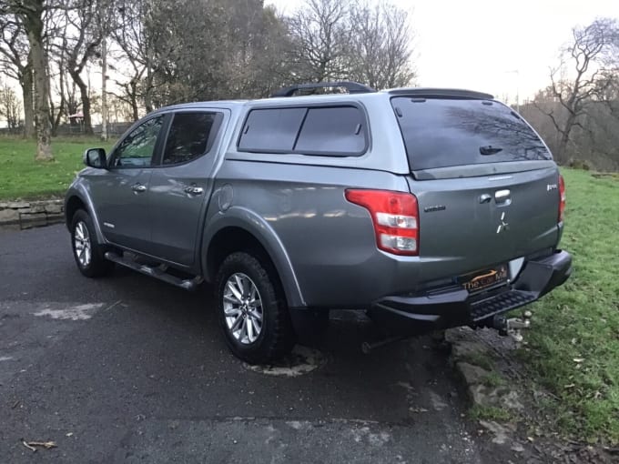 2025 Mitsubishi L200