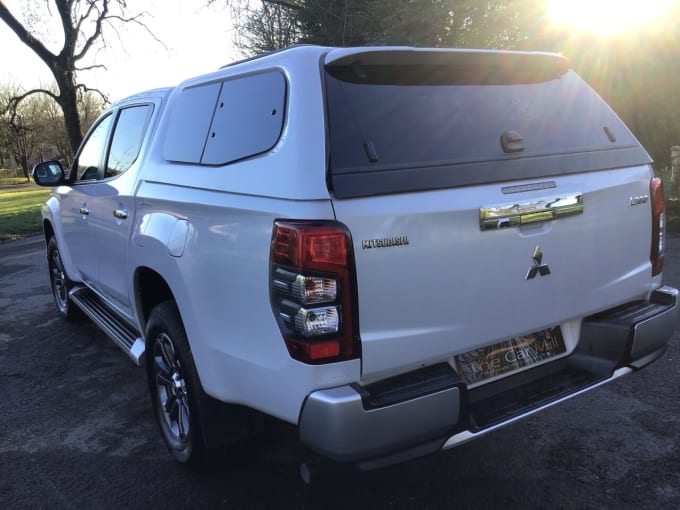 2025 Mitsubishi L200