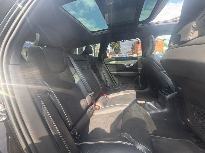 2025 Volvo V90