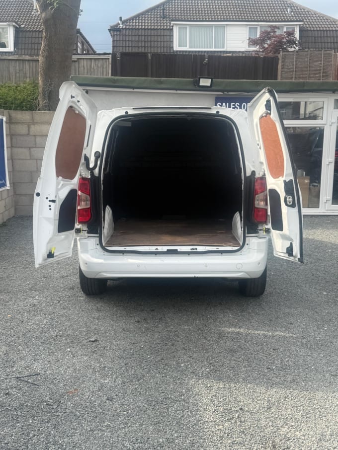 2025 Vauxhall Combo