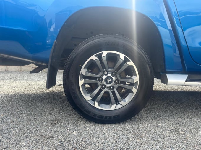 2025 Mitsubishi L200