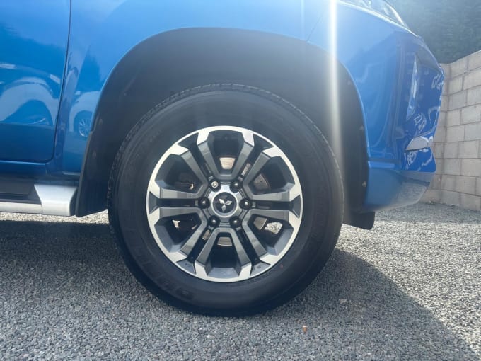 2025 Mitsubishi L200