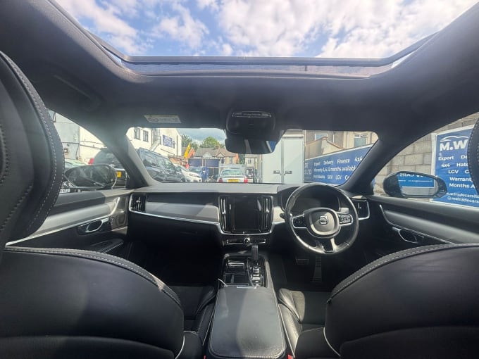 2025 Volvo V90