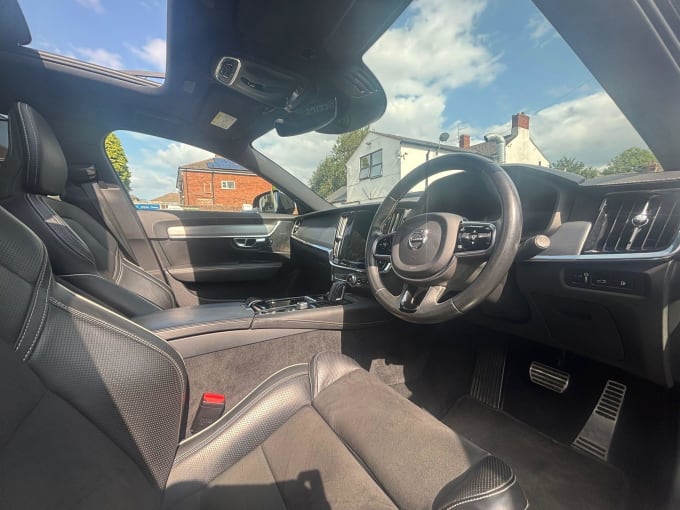 2025 Volvo V90