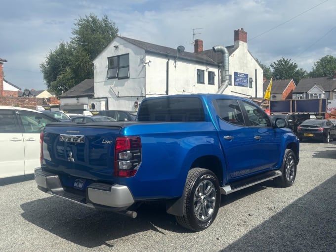 2025 Mitsubishi L200
