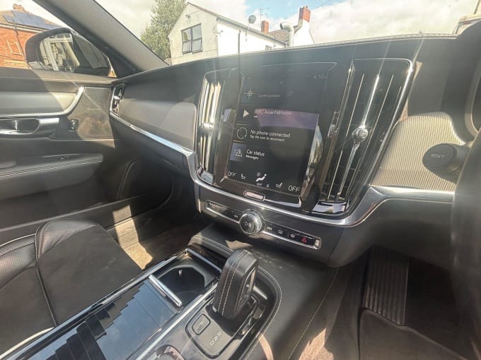 2025 Volvo V90
