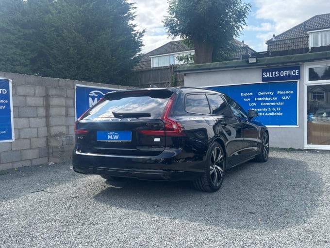 2025 Volvo V90