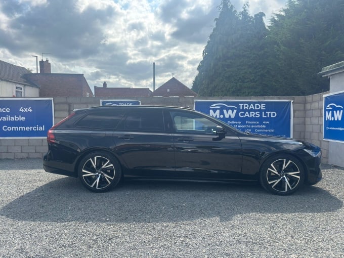 2025 Volvo V90