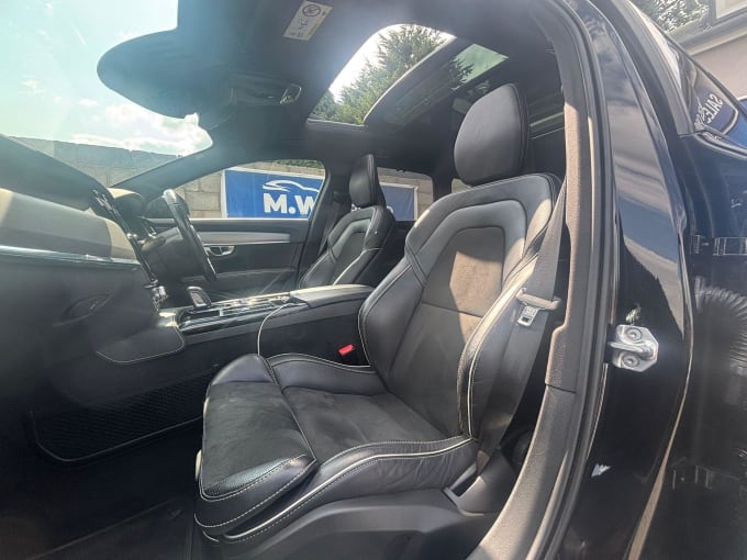 2025 Volvo V90
