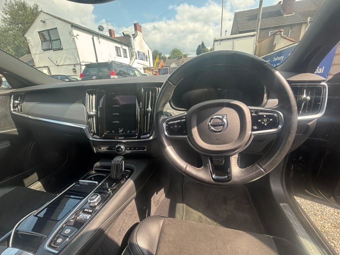 2025 Volvo V90
