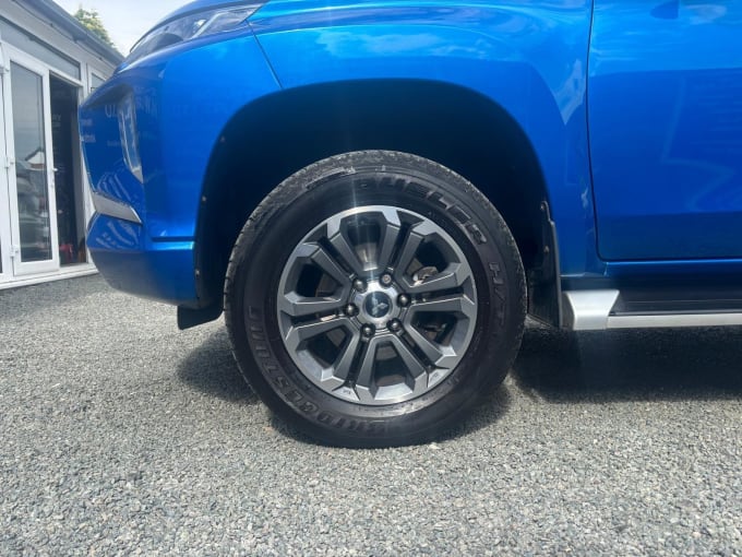 2025 Mitsubishi L200
