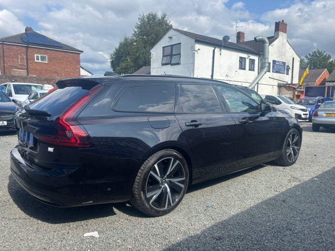 2025 Volvo V90