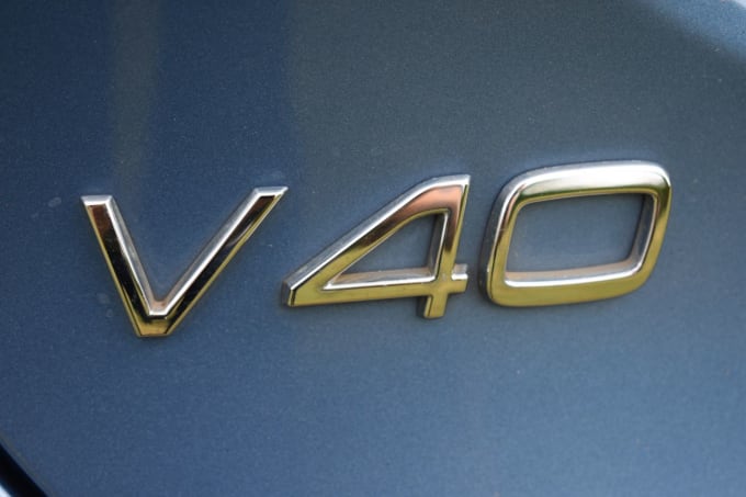 2025 Volvo V40