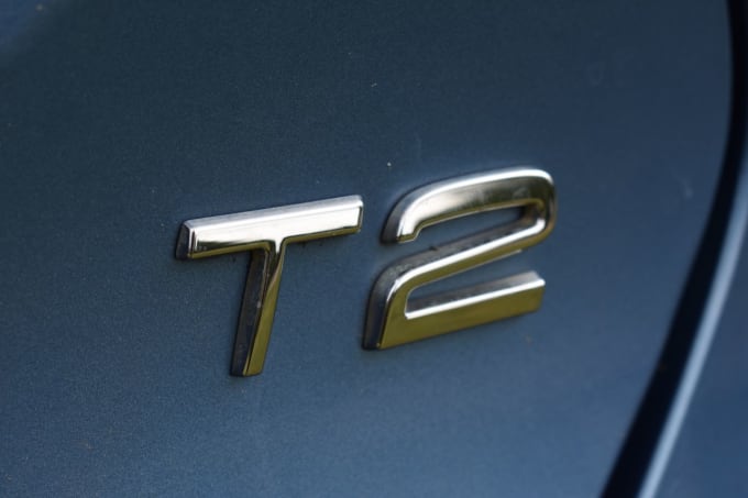 2025 Volvo V40