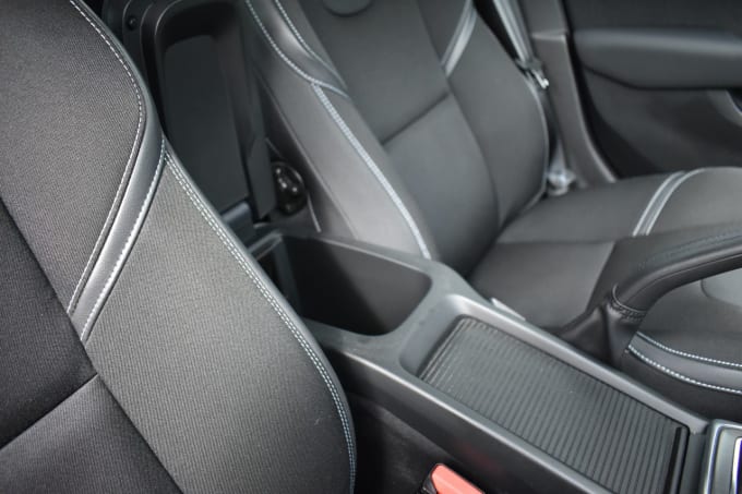 2025 Volvo V40