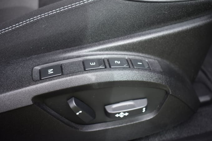 2025 Volvo V40