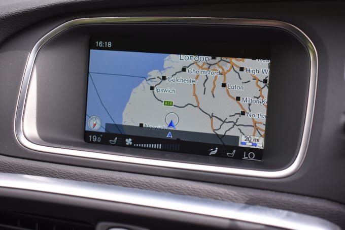 2025 Volvo V40