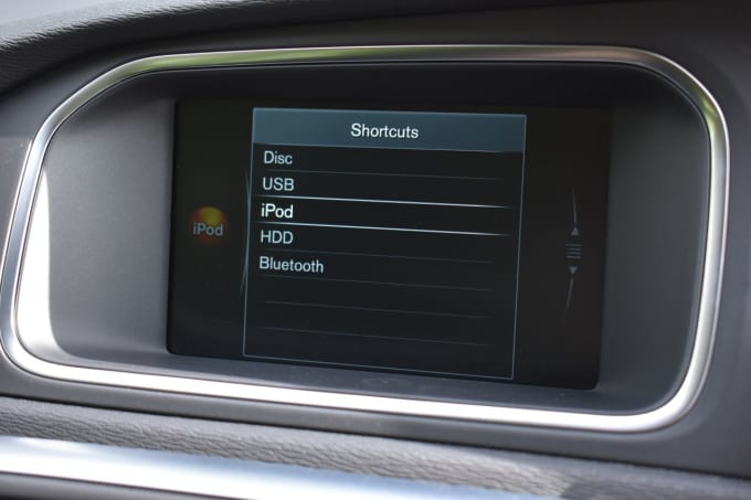 2025 Volvo V40