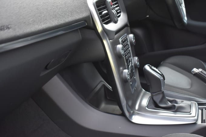2025 Volvo V40
