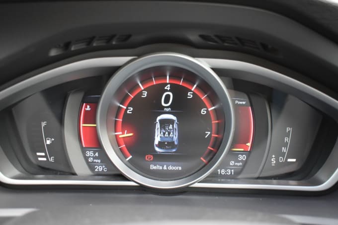 2025 Volvo V40