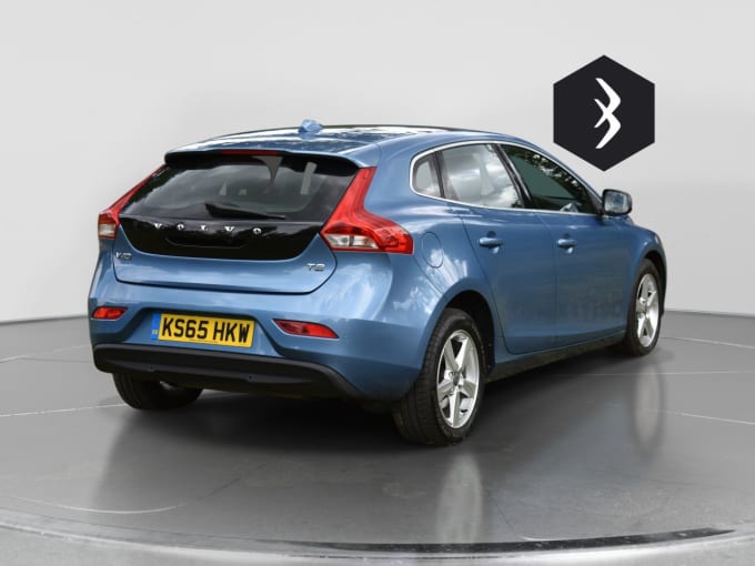 2025 Volvo V40