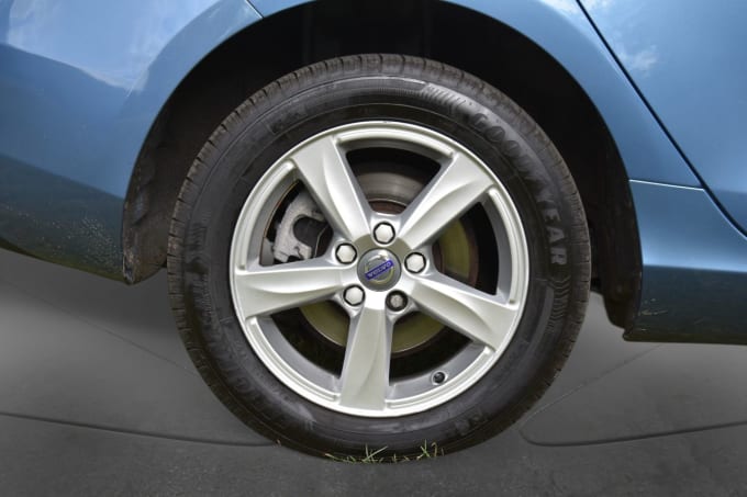 2025 Volvo V40