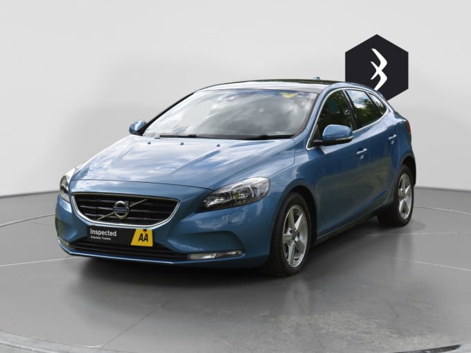2025 Volvo V40