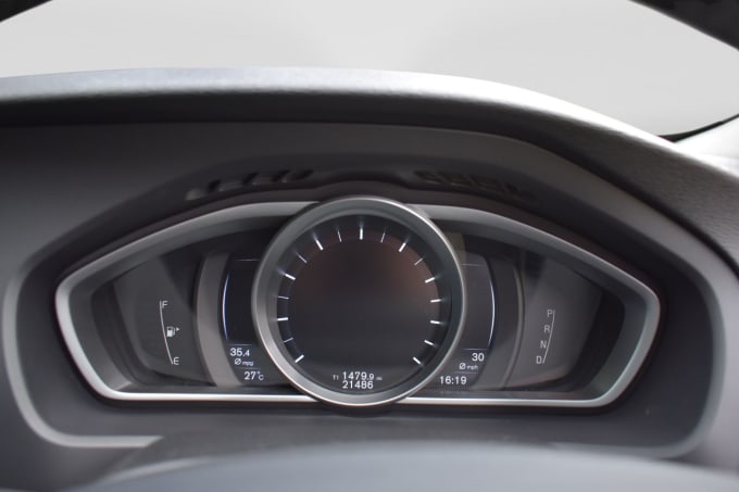 2025 Volvo V40