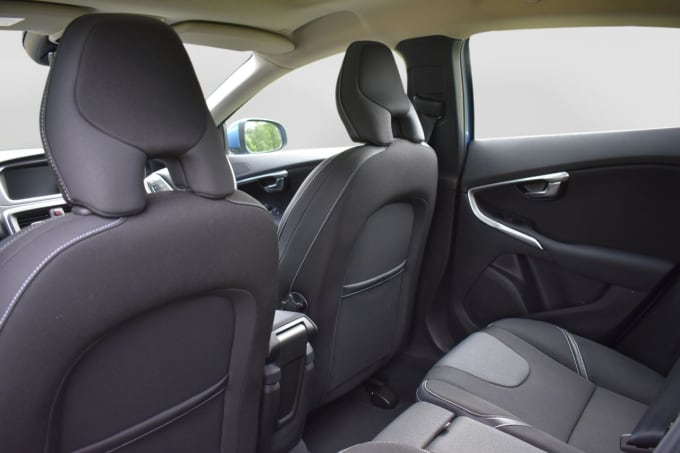 2025 Volvo V40