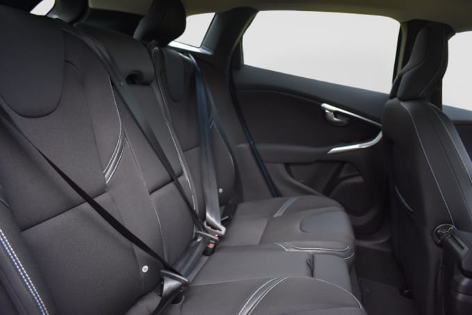 2025 Volvo V40